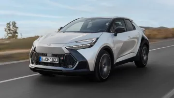 TOYOTA C-HR 2.0L PHEV 0 - 1 CVT (2x4) Style SKLADEM IHNED